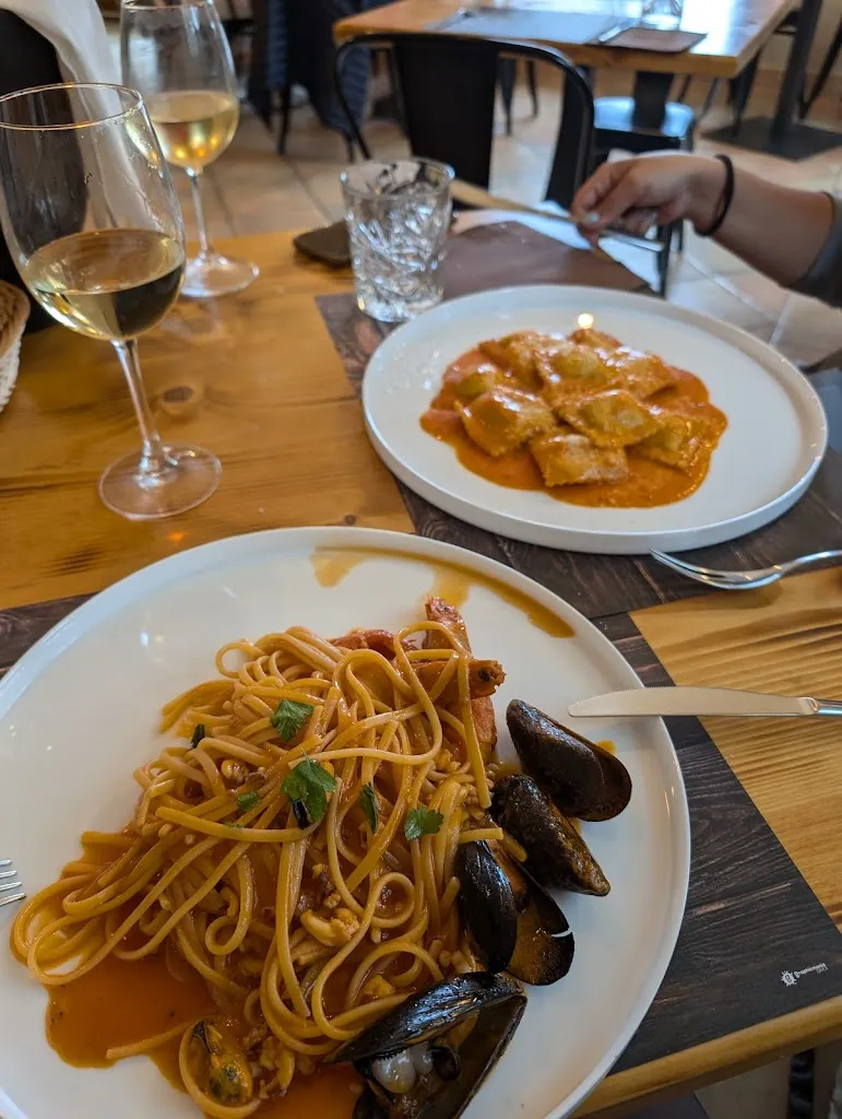 Stephanie de Hoog_Su Anzu ristorante pizzeria_Benetutti_review