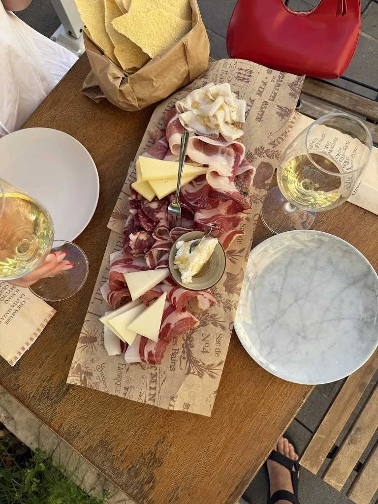 Matt Allman_Dispensa 125 Vendita e degustazione di prodotti tipici sardi artigianali, Enoteca_Baunei_review