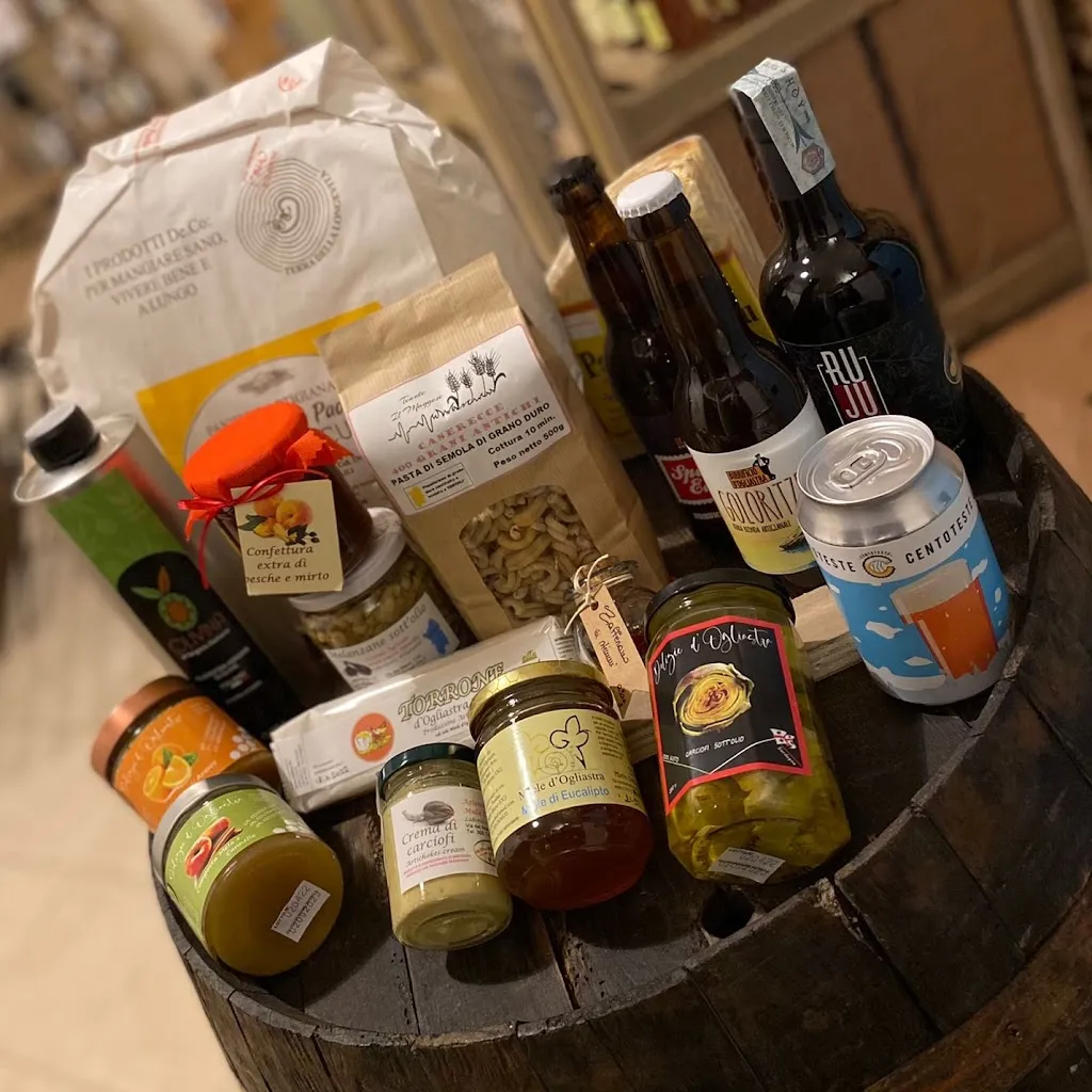 Dispensa 125 Vendita e degustazione di prodotti tipici sardi artigianali, Enoteca_Baunei_slider_image_2