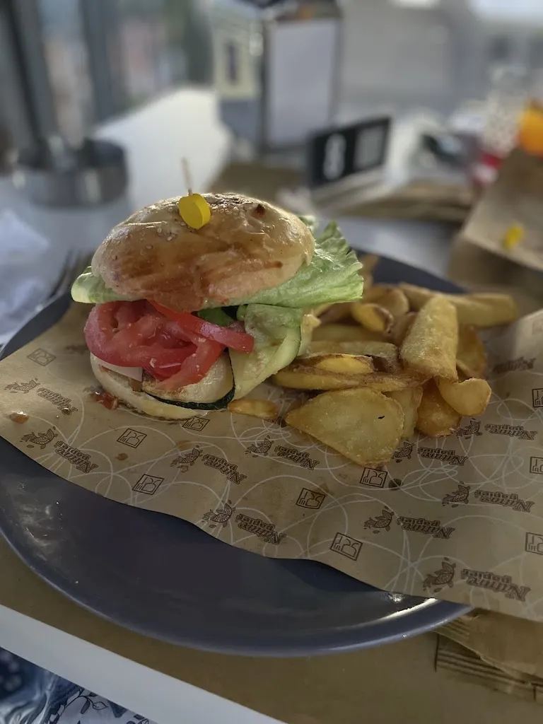 Hannah Naji_GARAGE Bistrot_Baunei_review