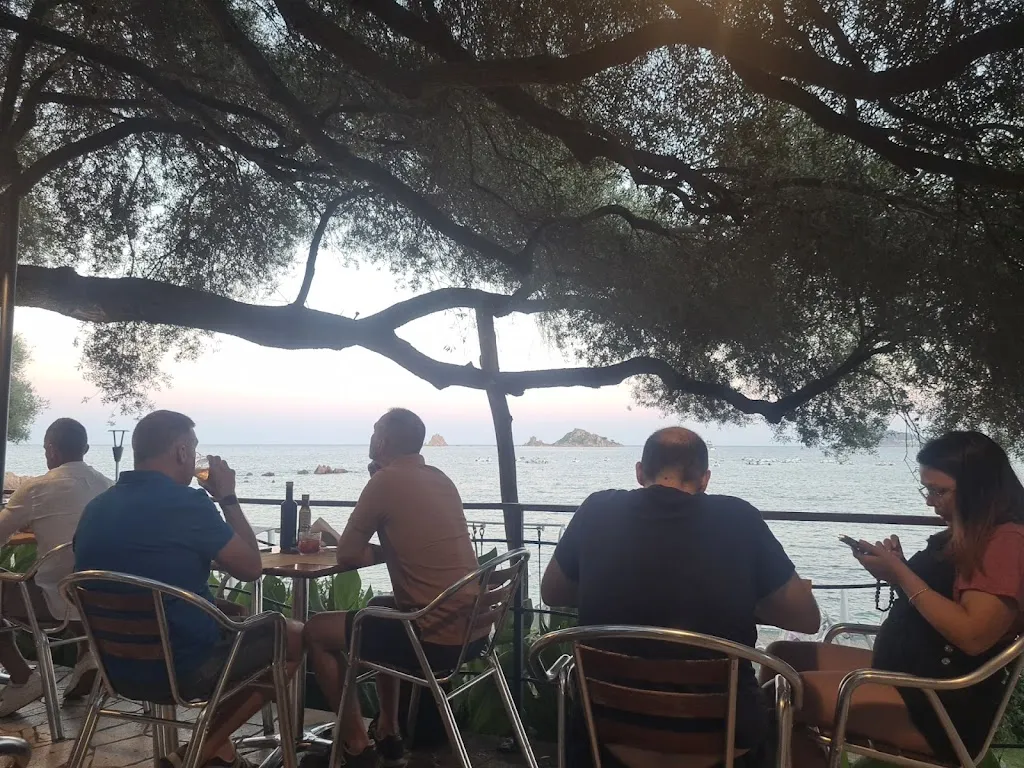 Luis Alvarez_L'Olivastro Bar_Baunei_review