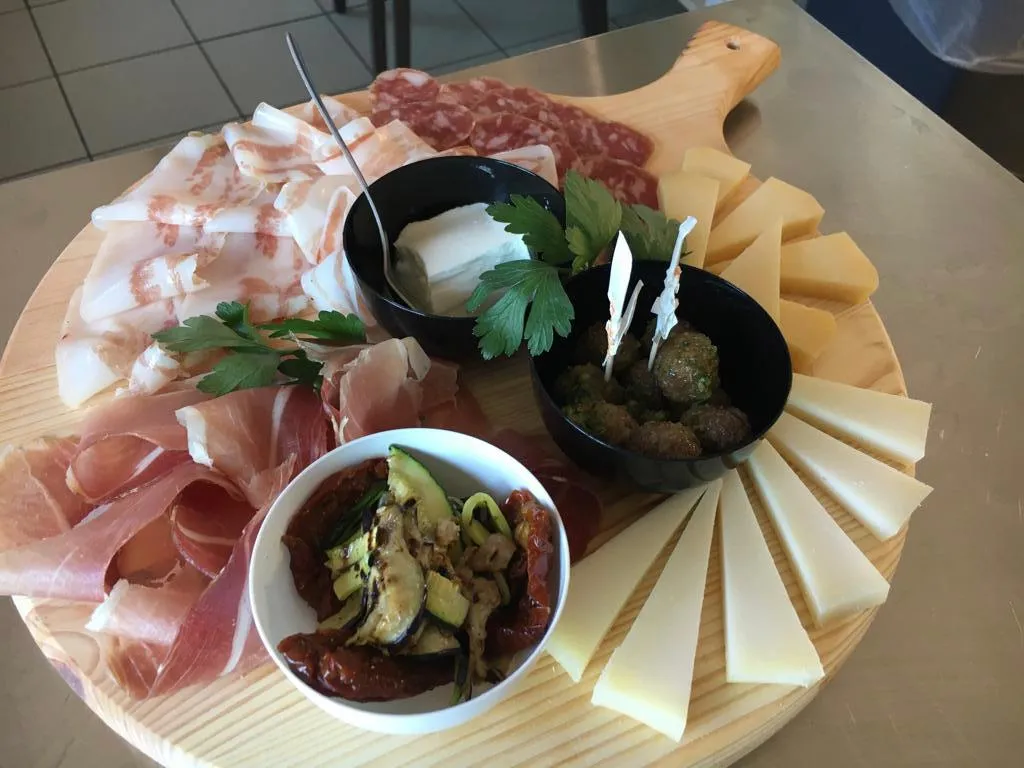 MurMè take away_Baunei_slider_image_3