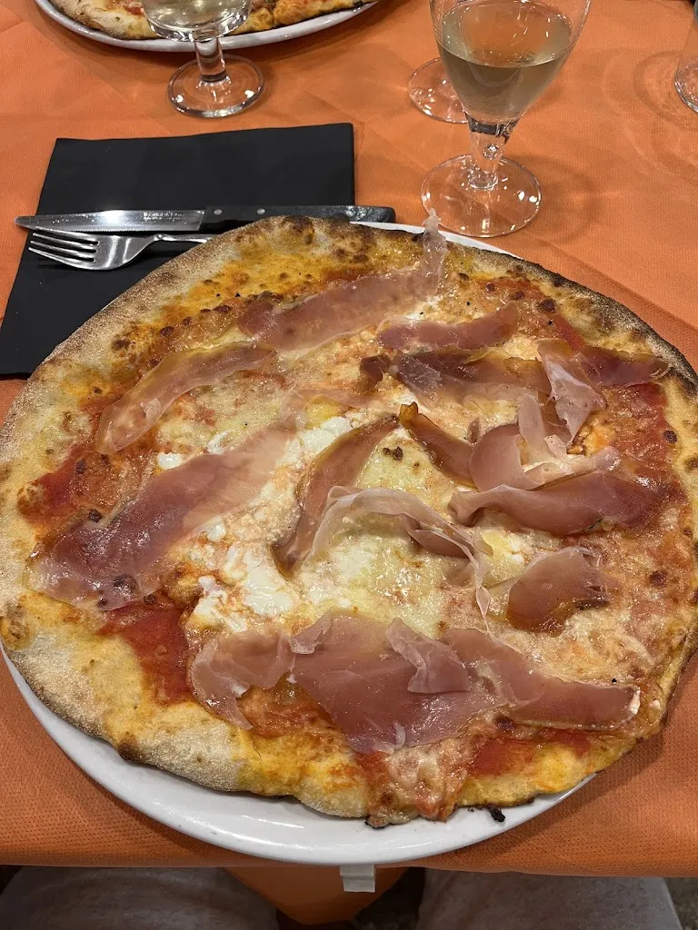 Zsombor Saly_Pizzeria Ristorante 'Genipabu'_Berchidda_review