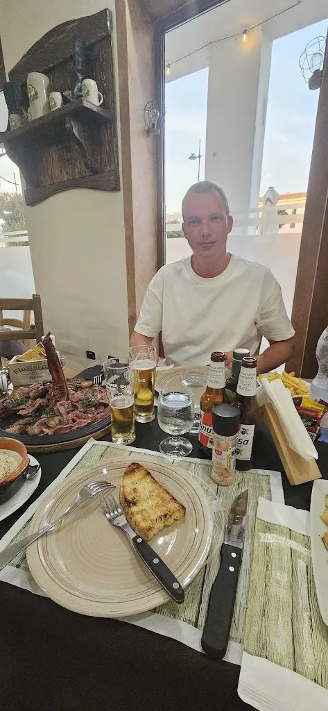 Ivanka_Happy West_Bacu Abis_recensione