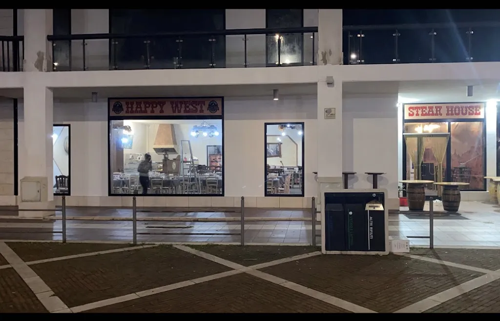 Happy West restaurant in Bacu Abis