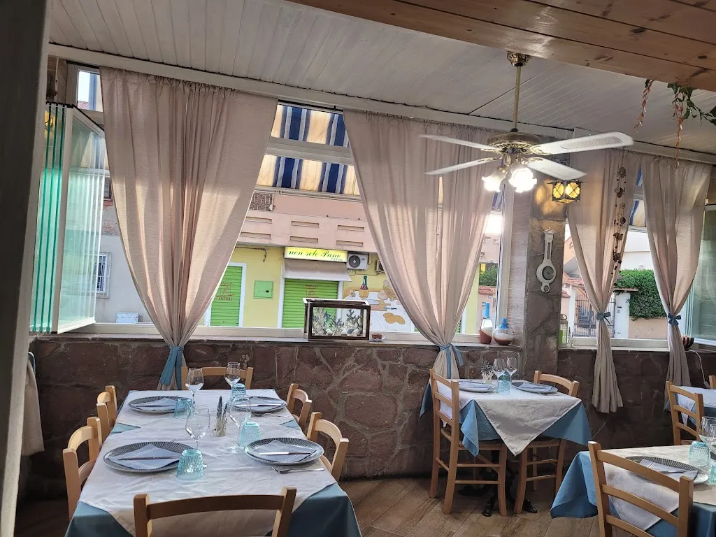 Ristorante La Lanterna restaurant in Bacu Abis