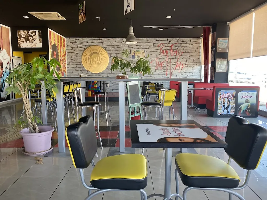 Ristorante VINILE Original Food restaurant in Bacu Abis