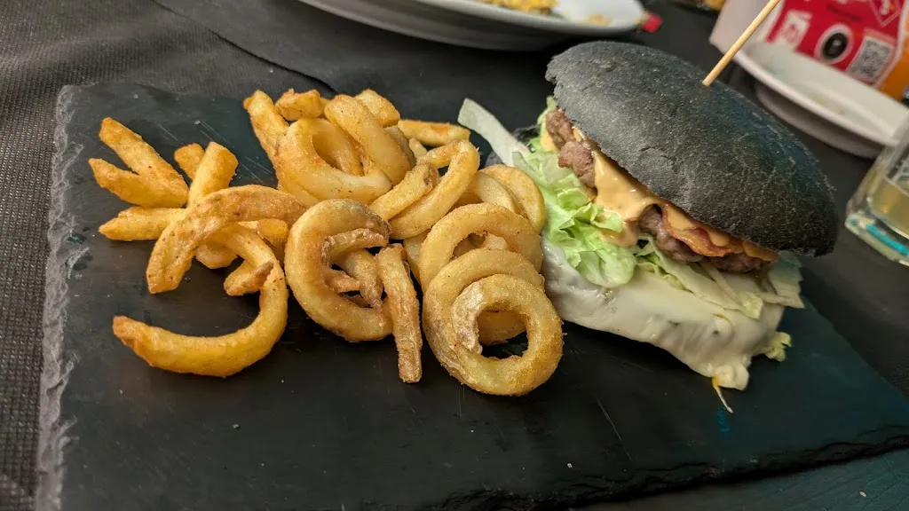 Matthias Noll_Blanconiglio Irish Pub_Bacu Abis_review