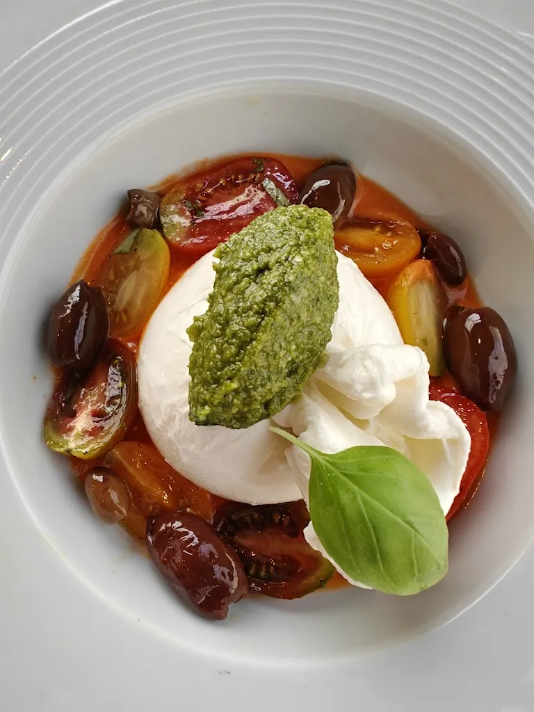 Vsevolod Ryabykh_Ninu Bistrot_Bacu Abis_review