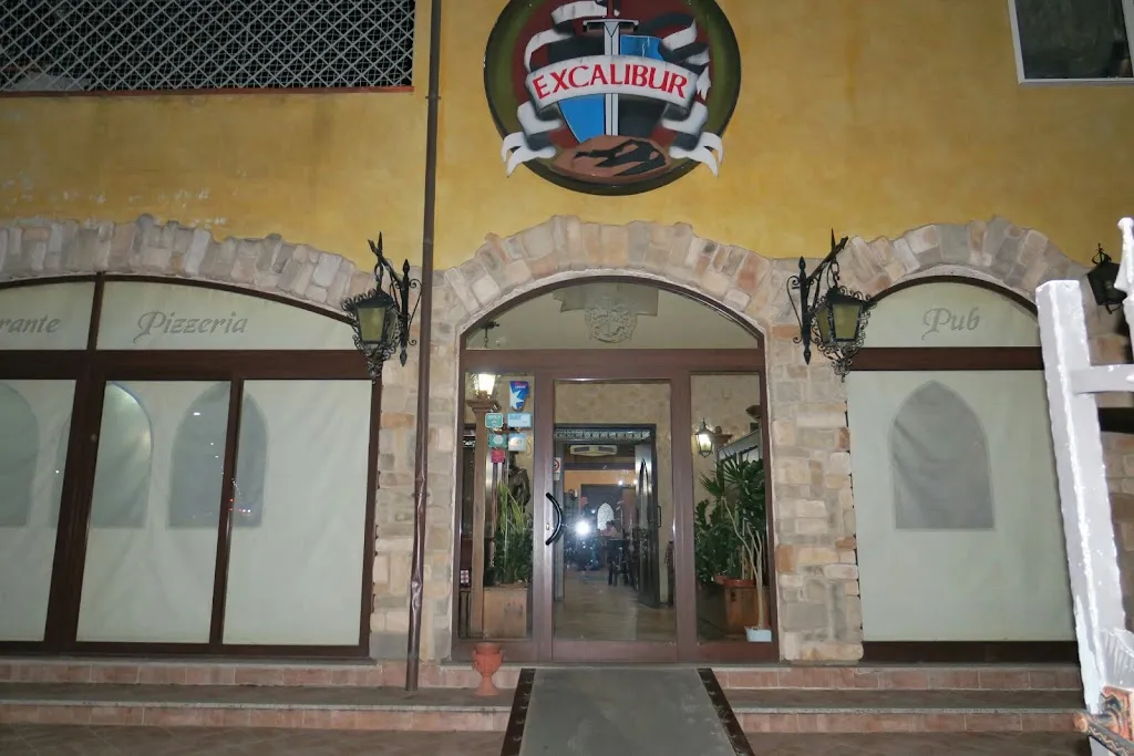 Pizzeria Excalibur restaurant in Bacu Abis