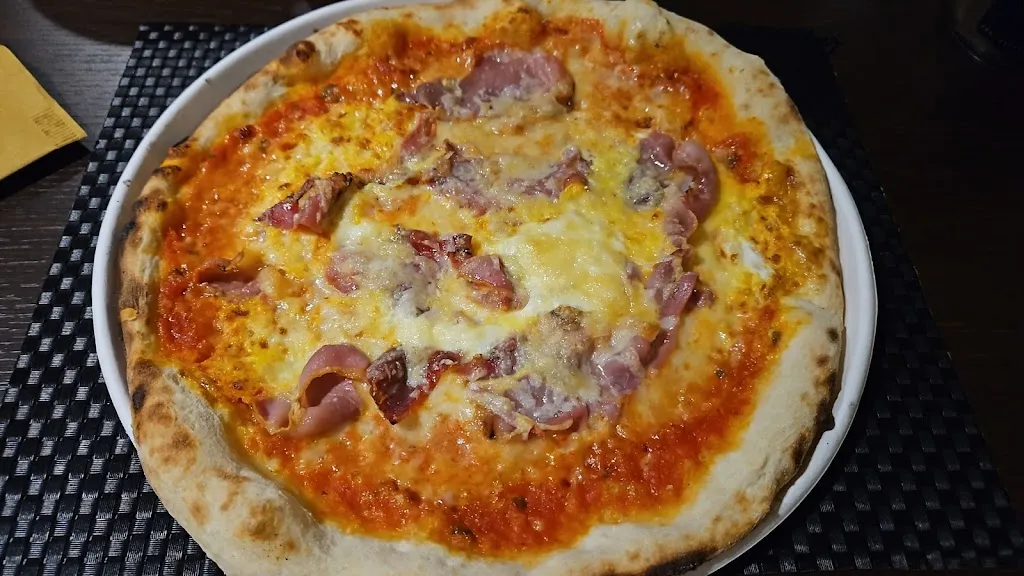 Jolly Roger pizzeria paninoteca_Bacu Abis_slider_image_3