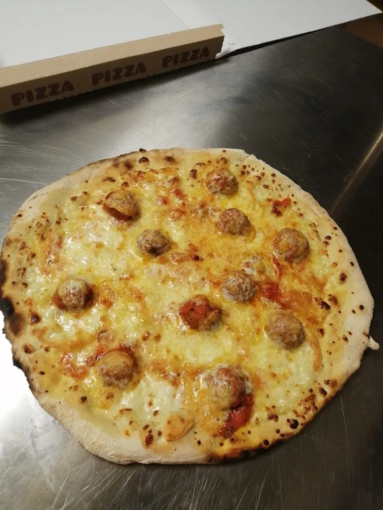 Pizzeria Pitzò restaurant in Bortigali