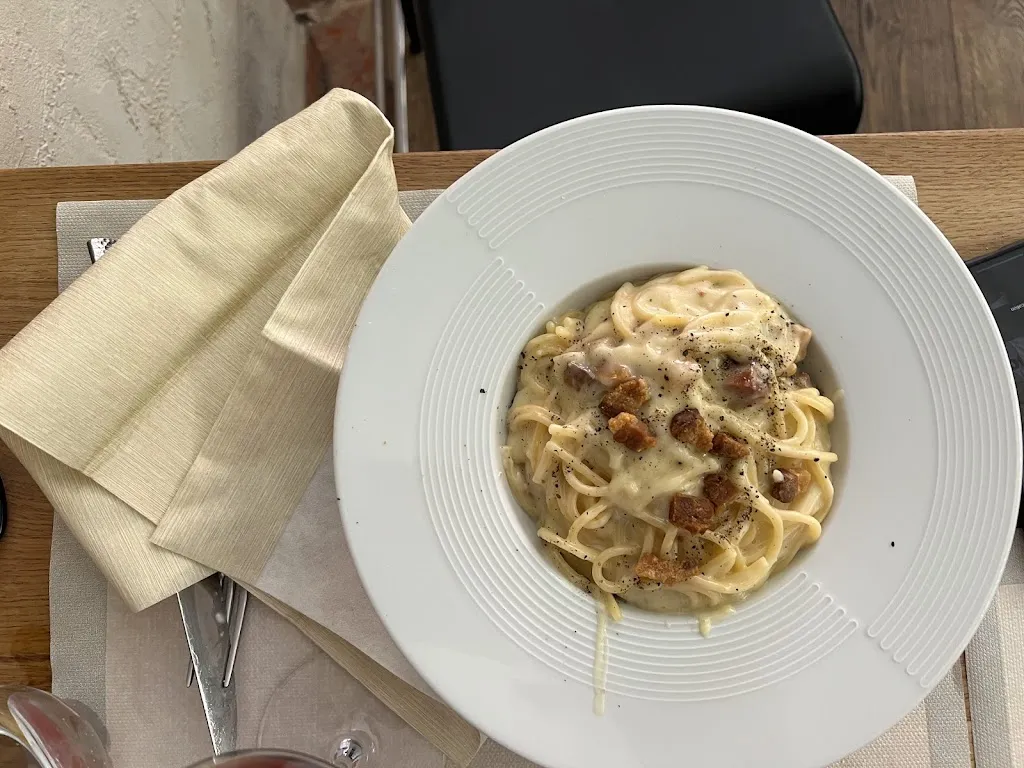 Sale & Pepe_Bessude_slider_image_3