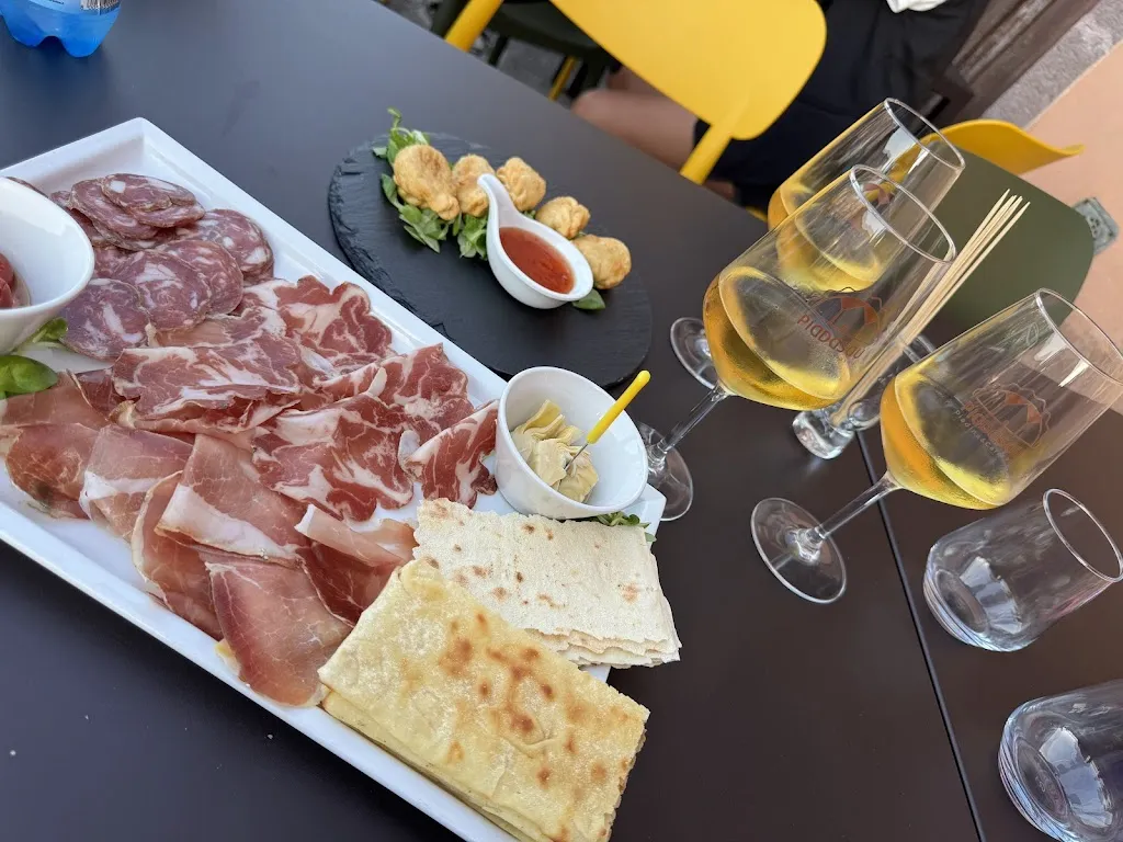 Cristina Cavallo_Piadasau_Bosa_review