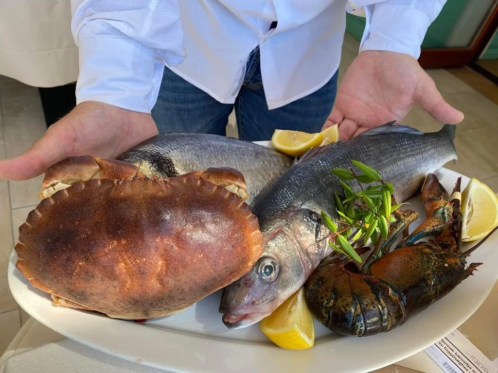 Peter Hosszu_Hotel Ristorante Pizzeria | Giardini Malaspina_Bosa_review