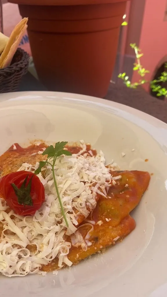 Judy Raymond_Essenza al Borgo Sant'Ignazio_Bosa_review