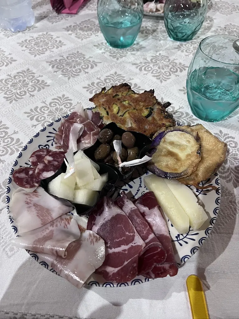 Niki Ung_Home Restaurant Marongiu_Cardedu_review