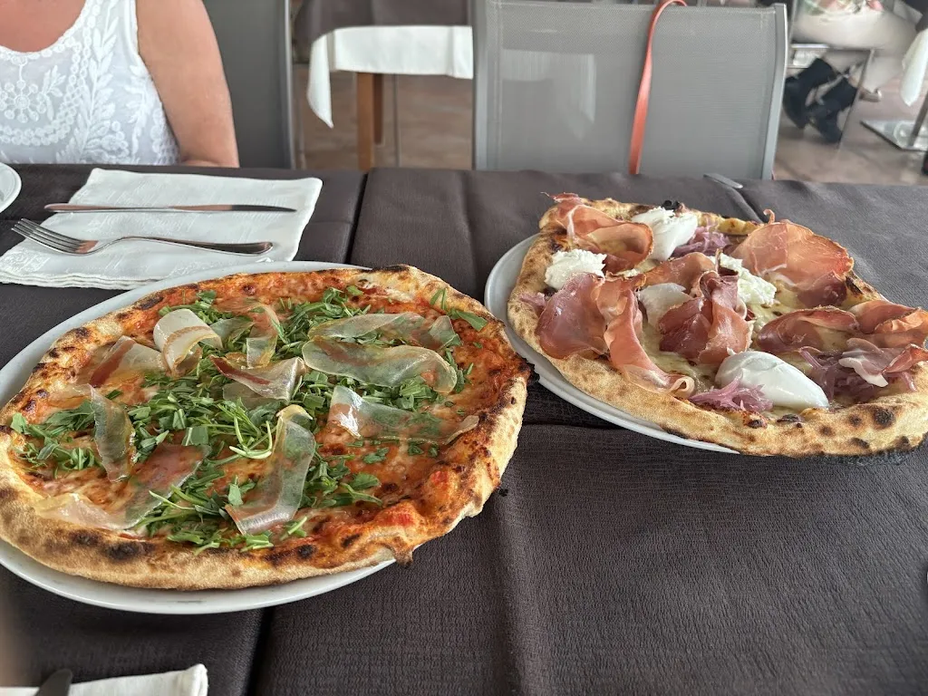 Ristorante Pizzeria Gelateria Artigianale Via Mare_Cardedu_slider_image_3