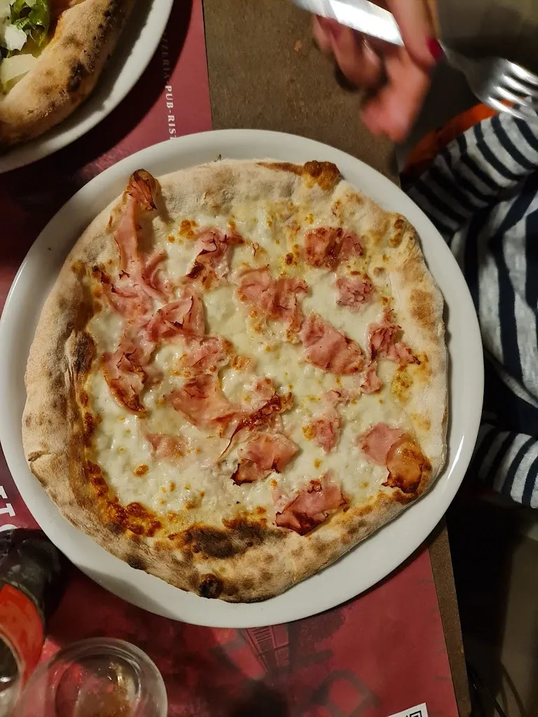 Giovanni Navach_Binario 73_Galatina_review