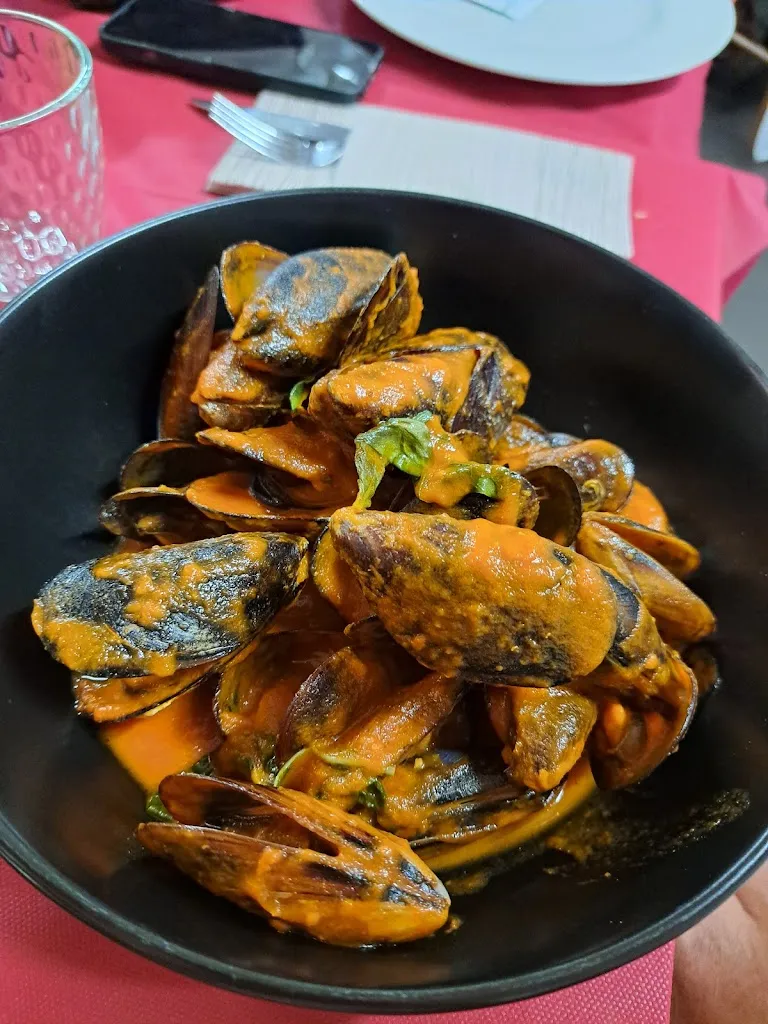 Kadri Zirk_Cafe' de Paris_Castelsardo_review