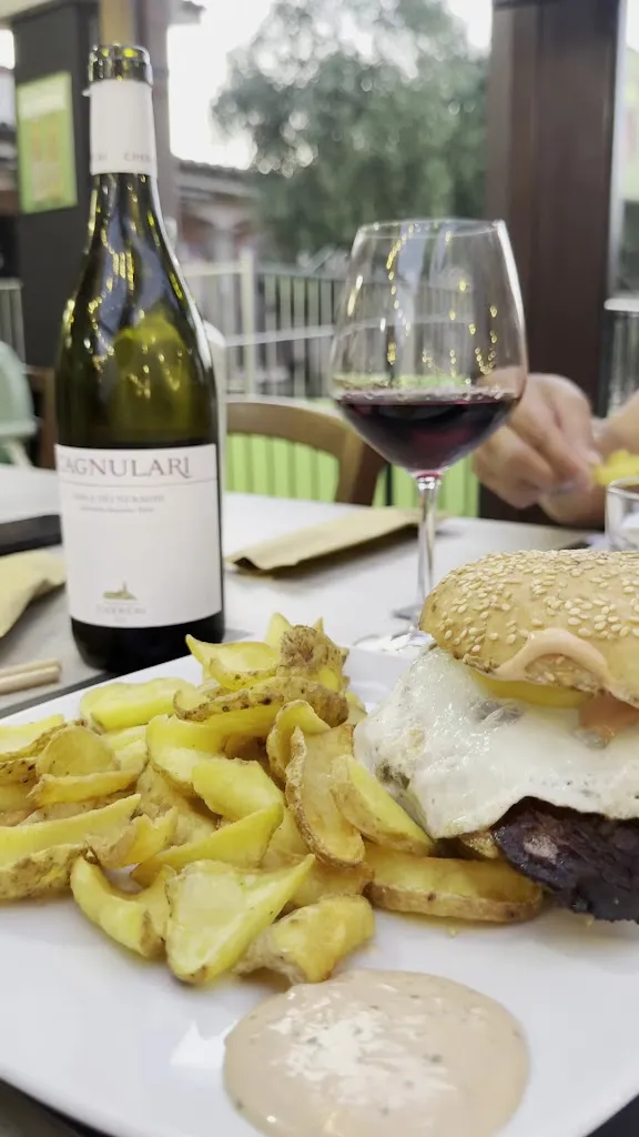 YUMBEER, Hamburgeria - SteakHouse_Castiadas_slider_image_2