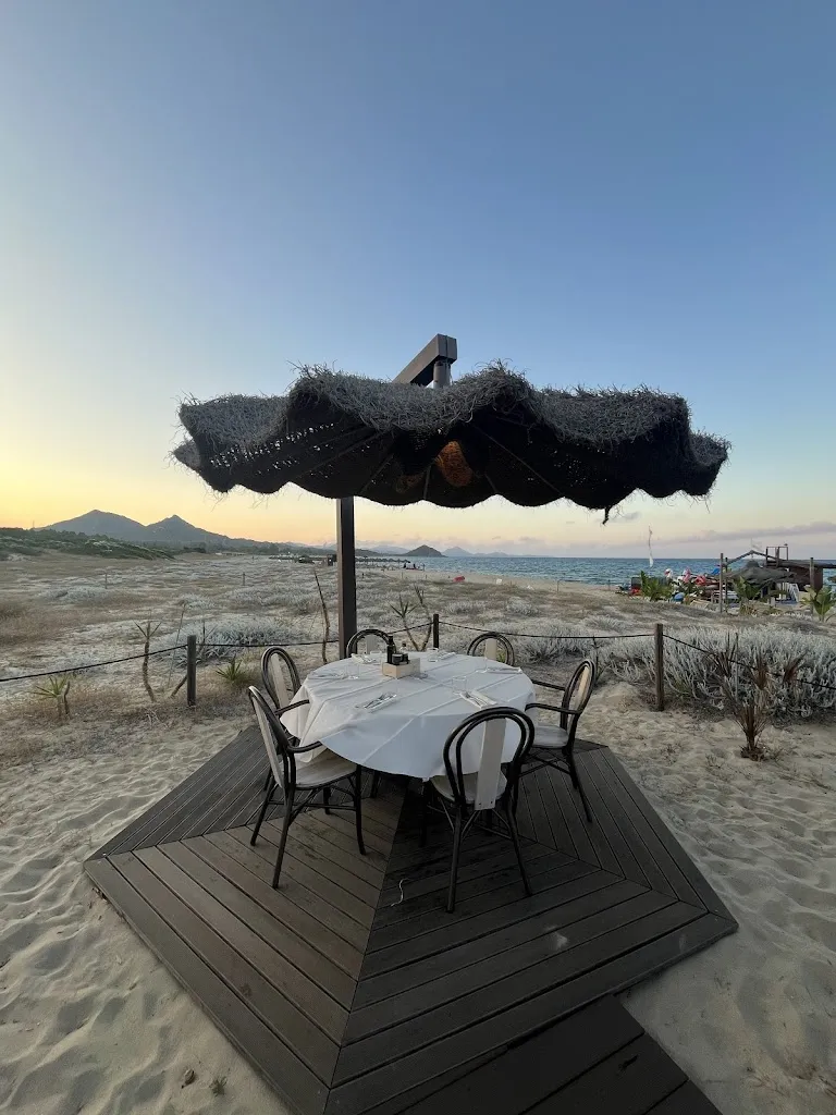 Lori Lastra_Lido Tamatete_Castiadas_review