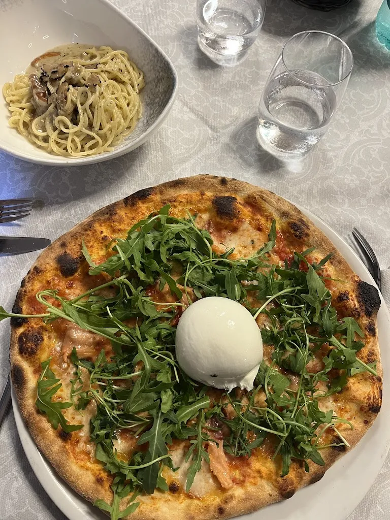 Ristorante e Pizzeria Emirosa_Codaruina_slider_image_3