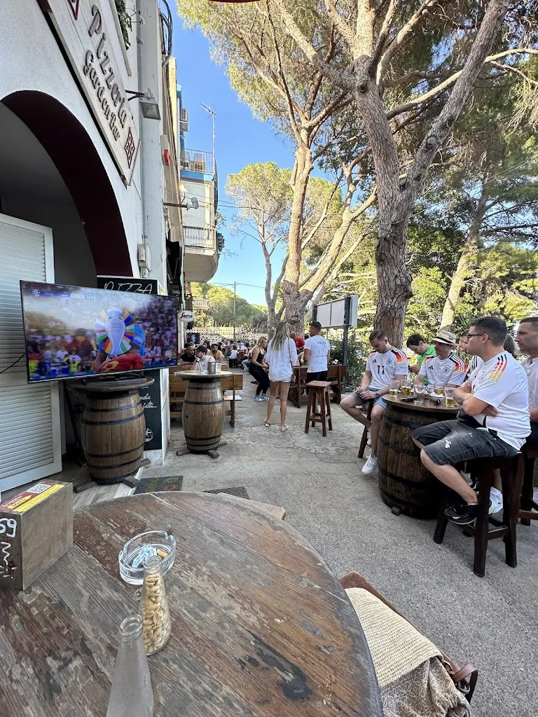 Sam Gillespie_Garden Bar_Cala Gonone_review