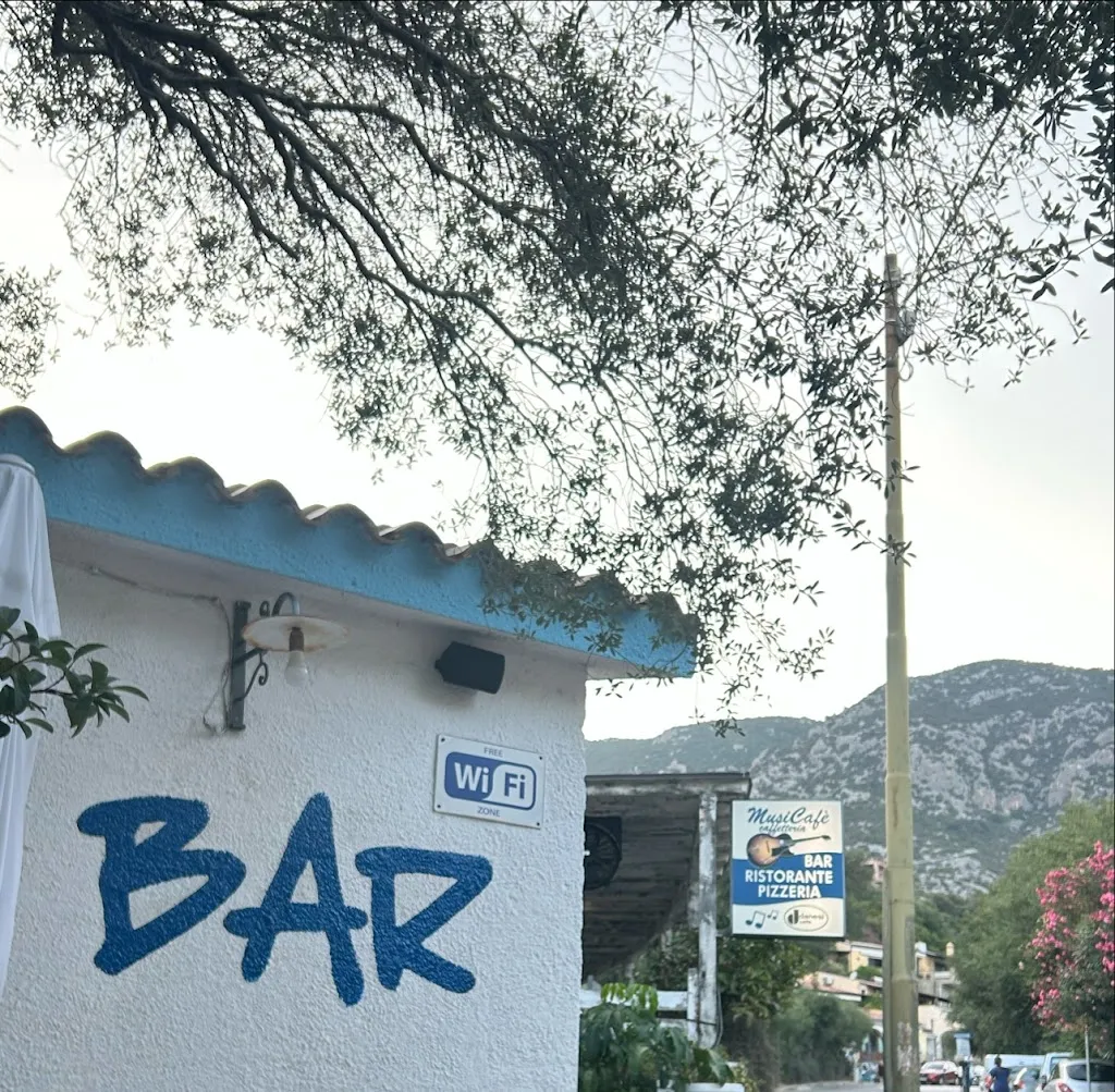 Tibetan Tsering_Musicafe_Cala Gonone_review