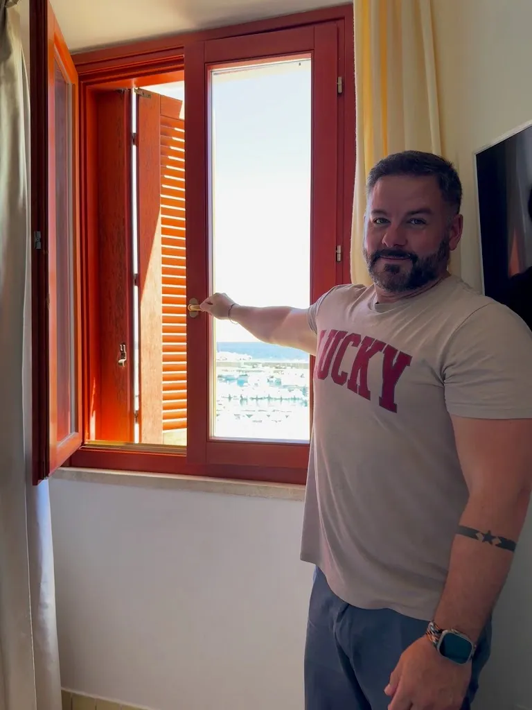 David Fox_BUE MARINO Hotel & Cocktail Bar_Cala Gonone_review