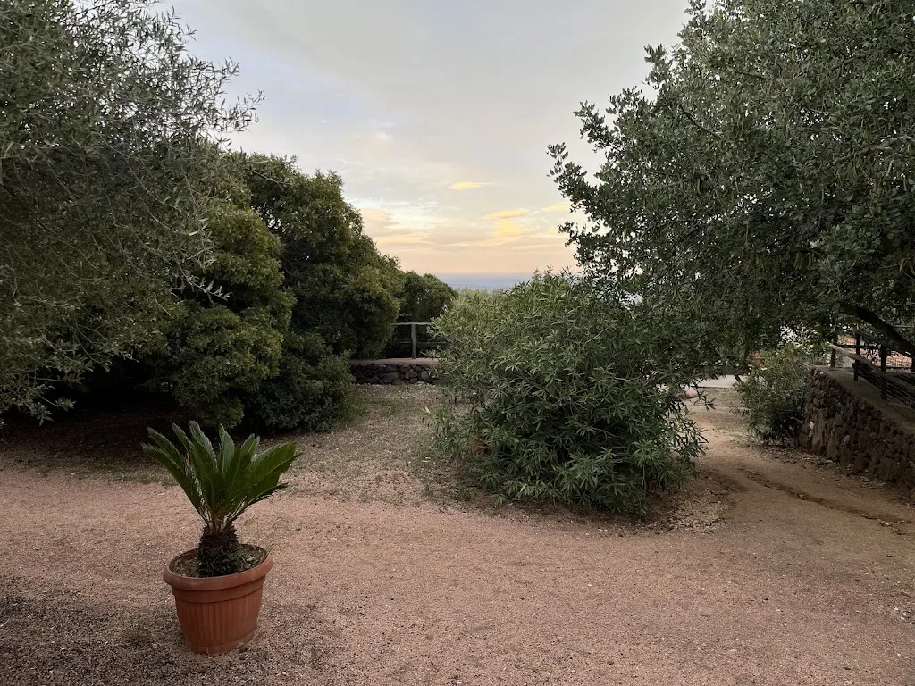 Bowen Dwelle_Agriturismo Nuraghe Mannu_Cala Gonone_review