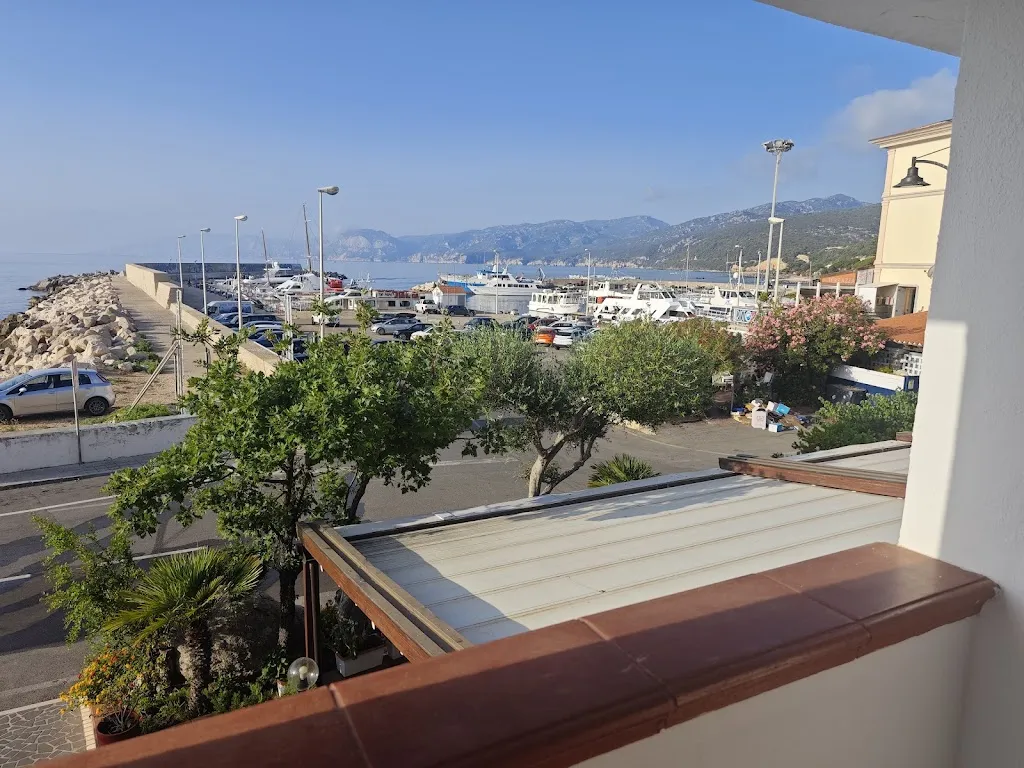 Esam Golam_Hotel Pop_Cala Gonone_review