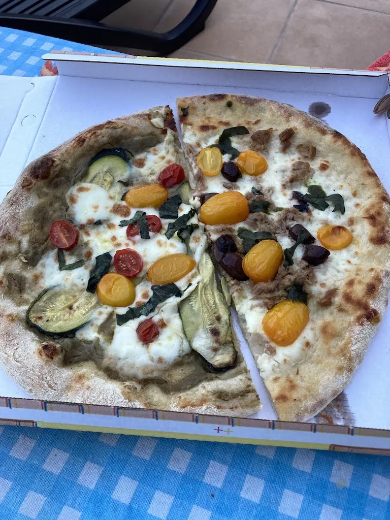 Ari van Vliet_Wikipizza La Vera Pizza di Sardegna_Cala Gonone_review