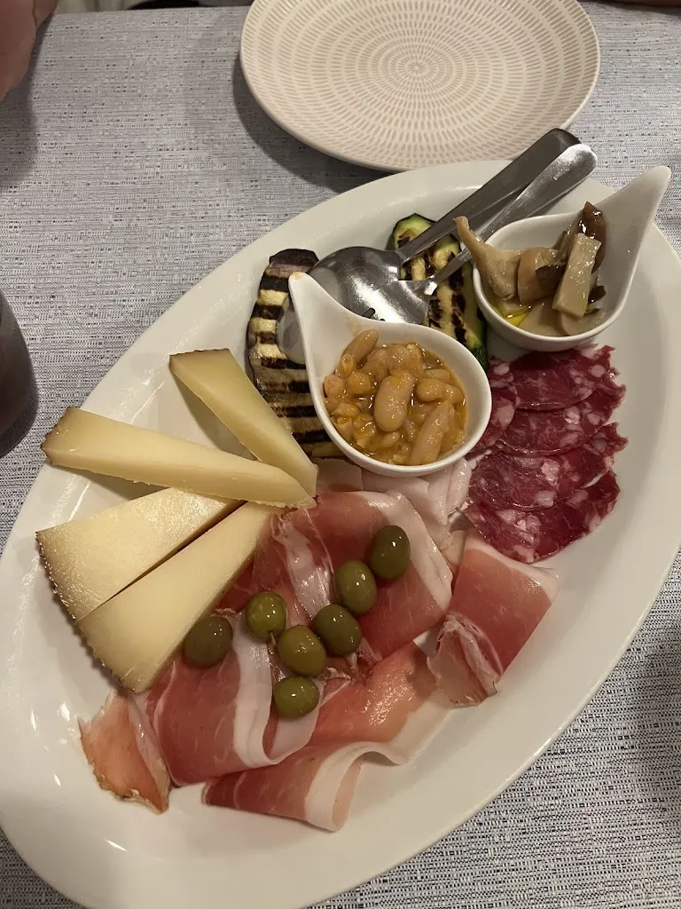 Stiliana Georgieva_OSTERIA SARDEGNA FINGER-FOOD_Cala Gonone_review