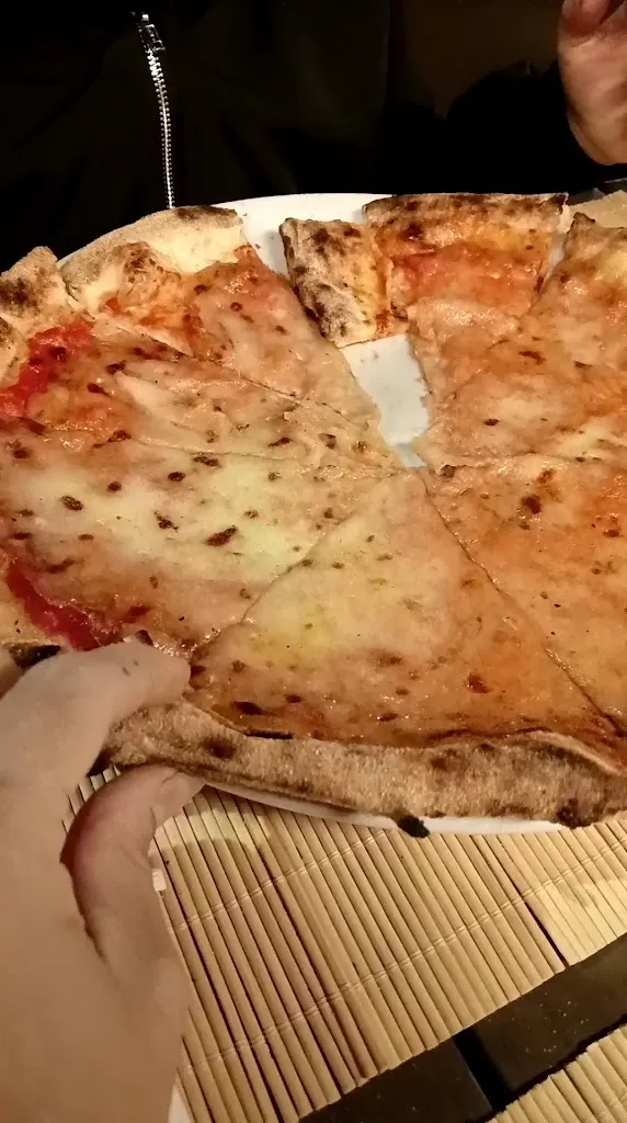 Pizzeria La Lanterna Decimomannu_Decimomannu_slider_image_2