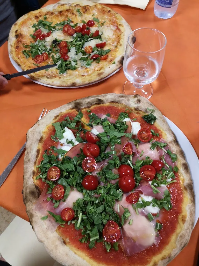Linda van Dommelen_Pizzeria S 'Abile_Desulo_review