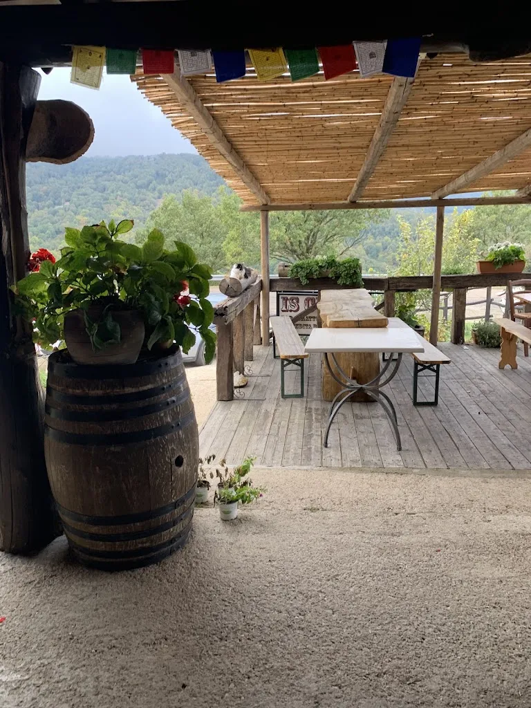 Is Cubas restaurant in Desulo