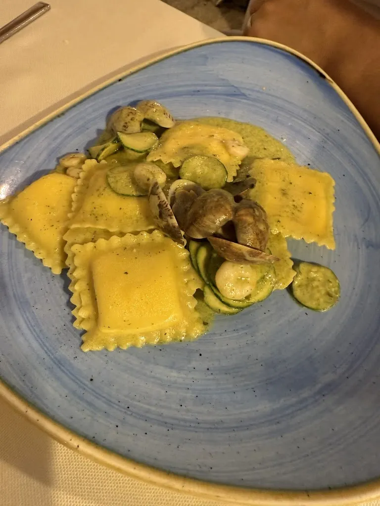 Iuliia Zaporozhenko_OSTERIA SANT’ ANGELO. _Gallipoli_review