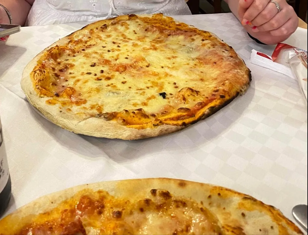 Sophie Swanborough_Murales 2 - Pizzeria & Ristorante_Capoterra_review