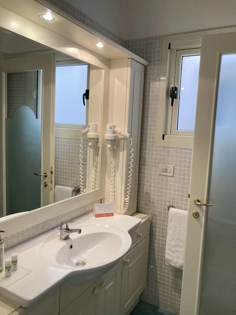 Dan R. Deneyer_Hotel Santa Gilla_Capoterra_review