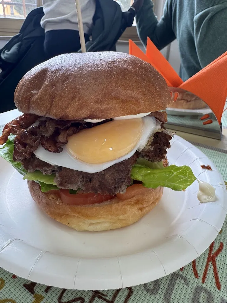 Denise Jusinski_Smasheat hamburgeria_Dolianova_review