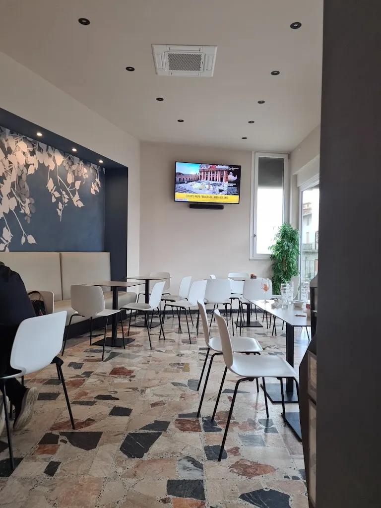 Doloretta Puddu_Bar la piazza di Pitzalis Giusi_Escalaplano_review