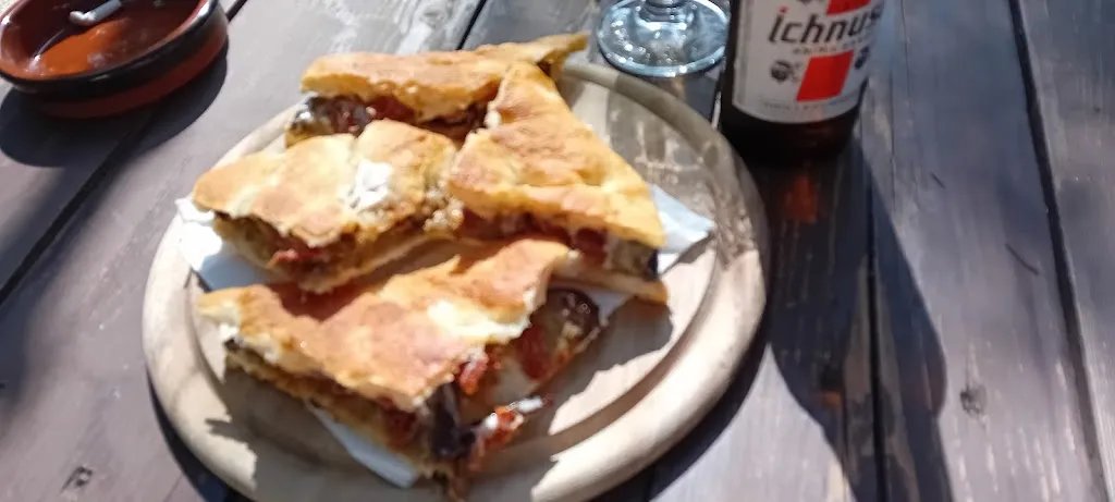 Sabrina Hendry_Upside Down Kiosk-Bar_Fordongianus_review