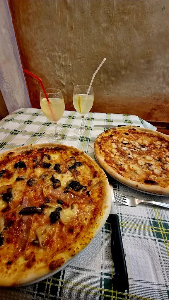 Dominika Trzosek_Trattoria Pizzeria S'Arghingiu_Gairo Sant'Elena_review