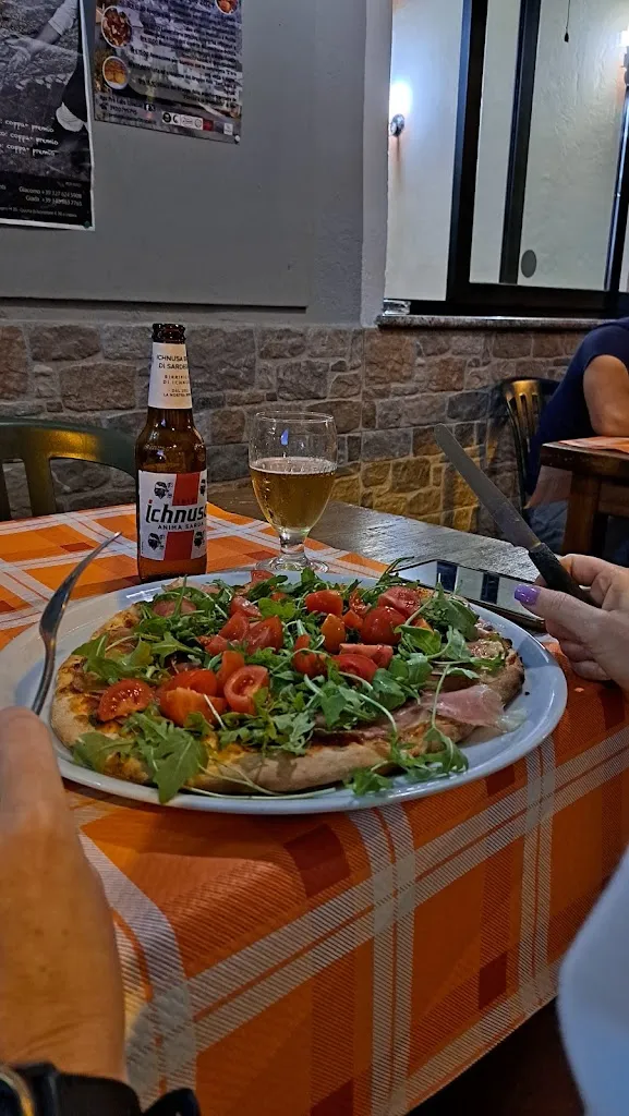 Tom Piechaczek_Trattoria Pizzeria S'Arghingiu_Gairo Sant'Elena_review