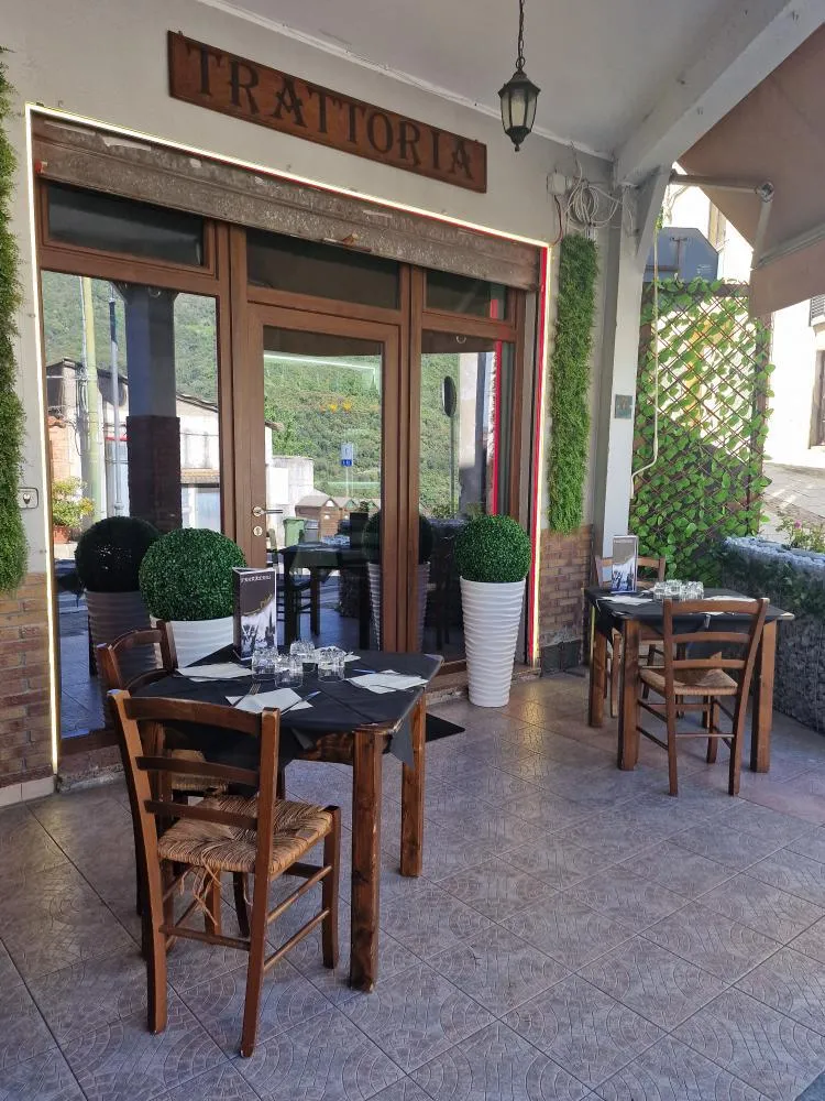 Frakkeras restaurant in Gadoni