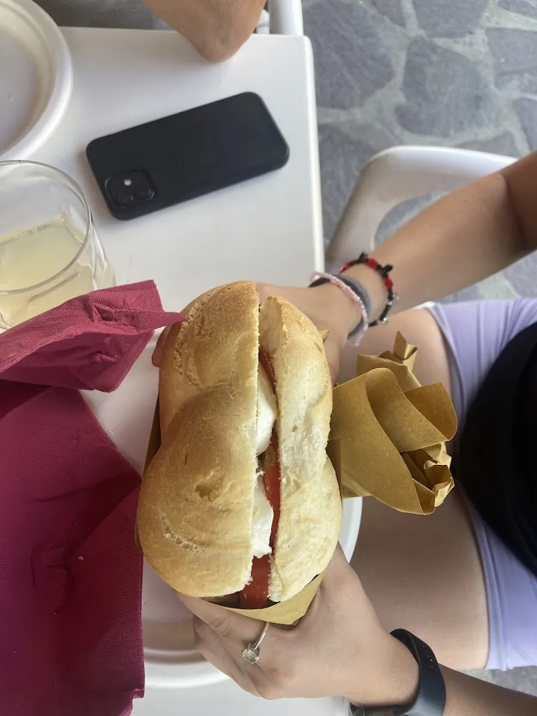 Adéla Ambrožová_Bar Meloni_Fonni_review