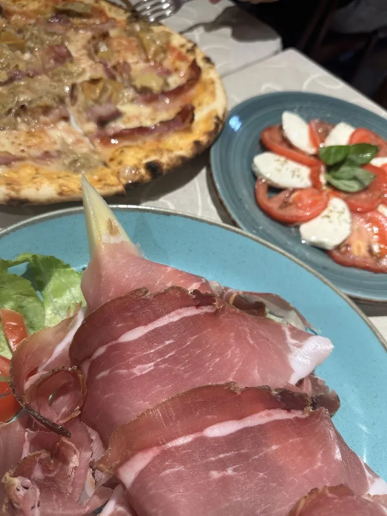 Fabienne Xie_Bar Ristorante Pizzeria Il Ritrovo_Galtellì_recensione