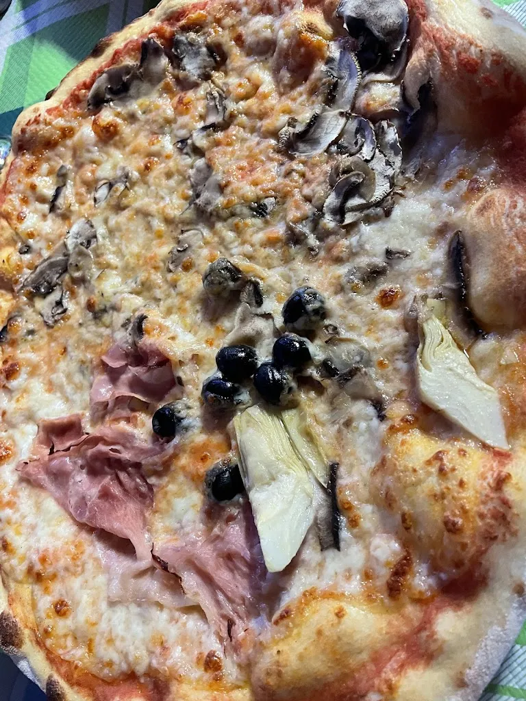 Florian de Haan_Pizzeria bar da Flavio_Gonnosnò_review