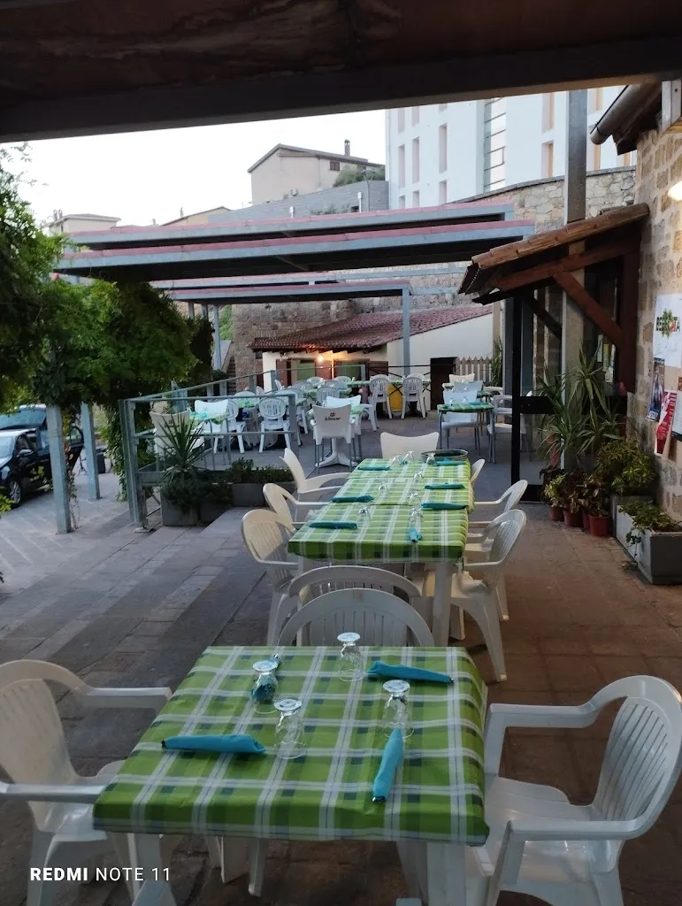 Pizzeria bar da Flavio restaurant in Gonnosnò